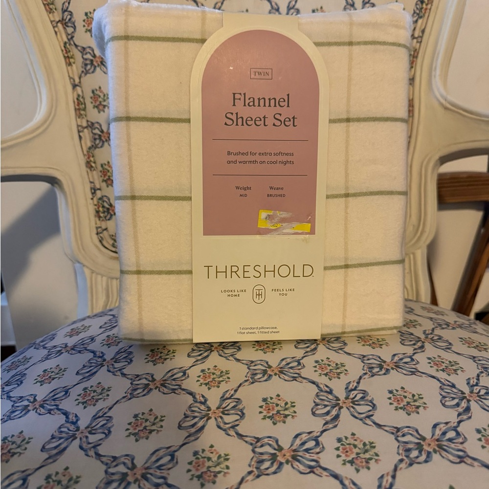COPY - NWT Threshold Twin- Flannel Sheet Set
